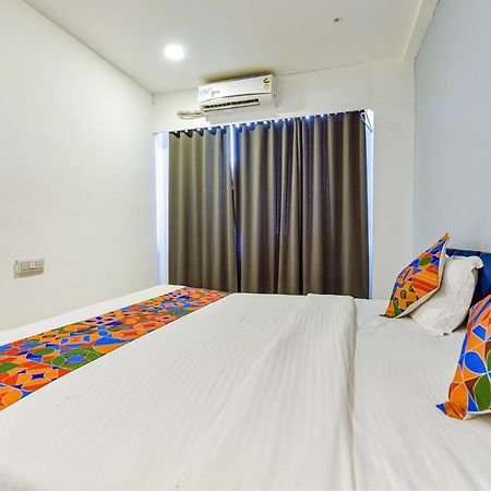 Fabhotel Code สุรัต ภายนอก รูปภาพ