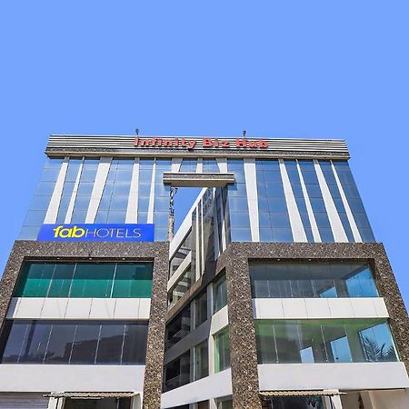 Fabhotel Code สุรัต ภายนอก รูปภาพ