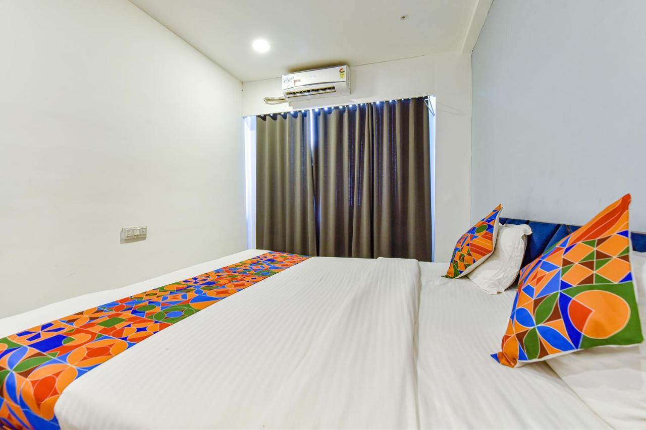 Fabhotel Code สุรัต ภายนอก รูปภาพ