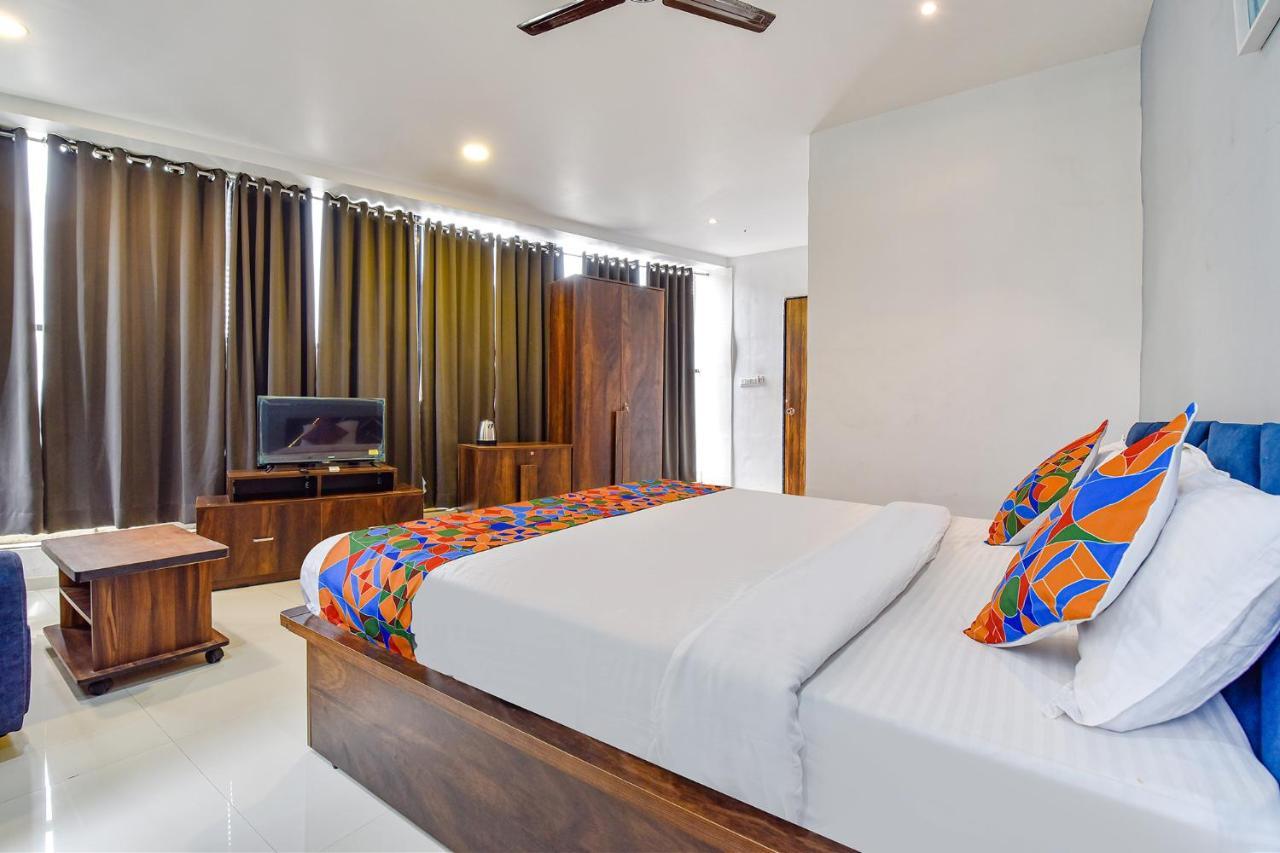 Fabhotel Code สุรัต ภายนอก รูปภาพ