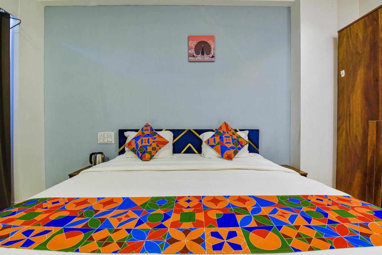 Fabhotel Code สุรัต ภายนอก รูปภาพ