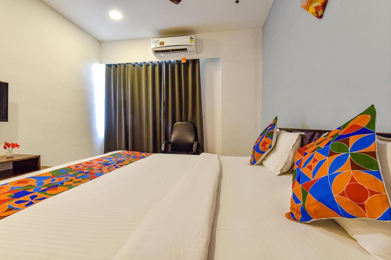 Fabhotel Code สุรัต ภายนอก รูปภาพ