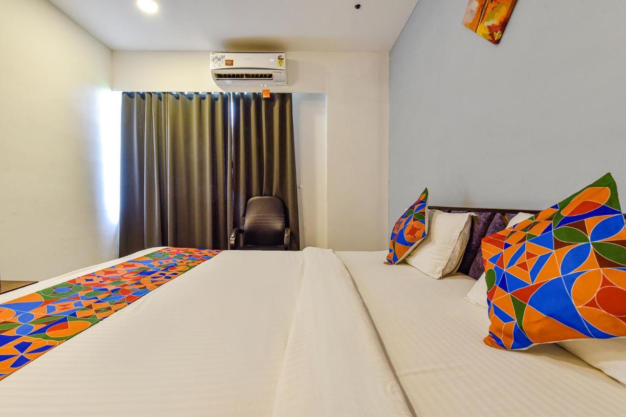Fabhotel Code สุรัต ภายนอก รูปภาพ