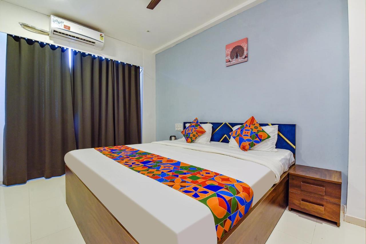 Fabhotel Code สุรัต ภายนอก รูปภาพ