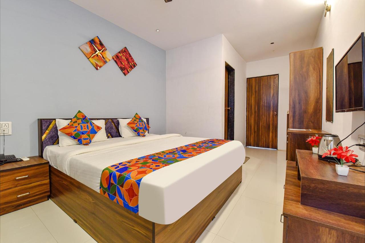 Fabhotel Code สุรัต ภายนอก รูปภาพ
