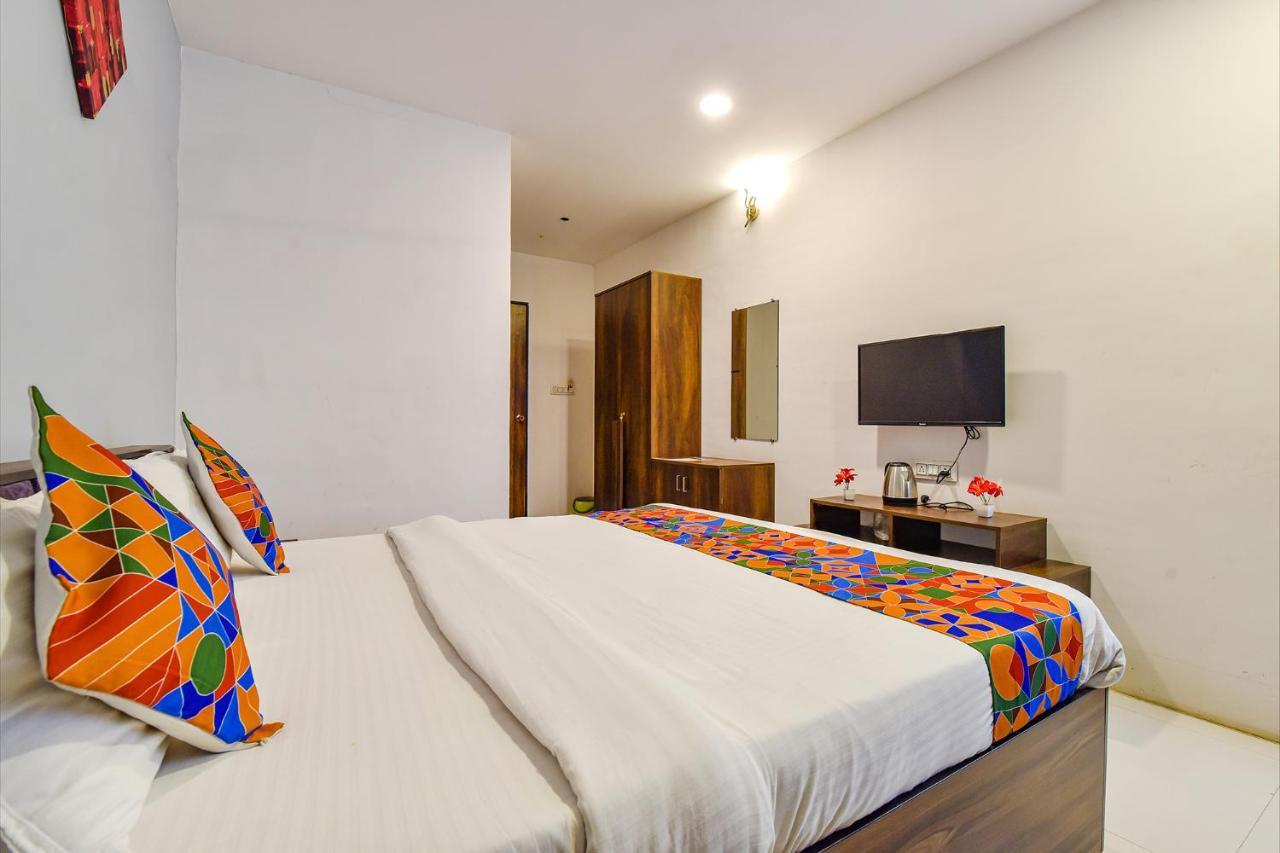 Fabhotel Code สุรัต ภายนอก รูปภาพ