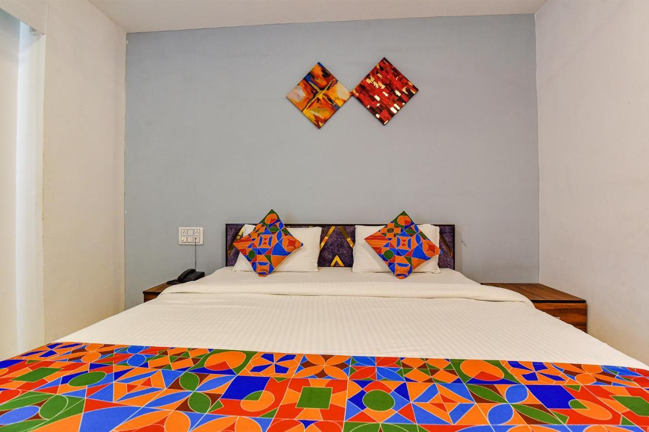 Fabhotel Code สุรัต ภายนอก รูปภาพ
