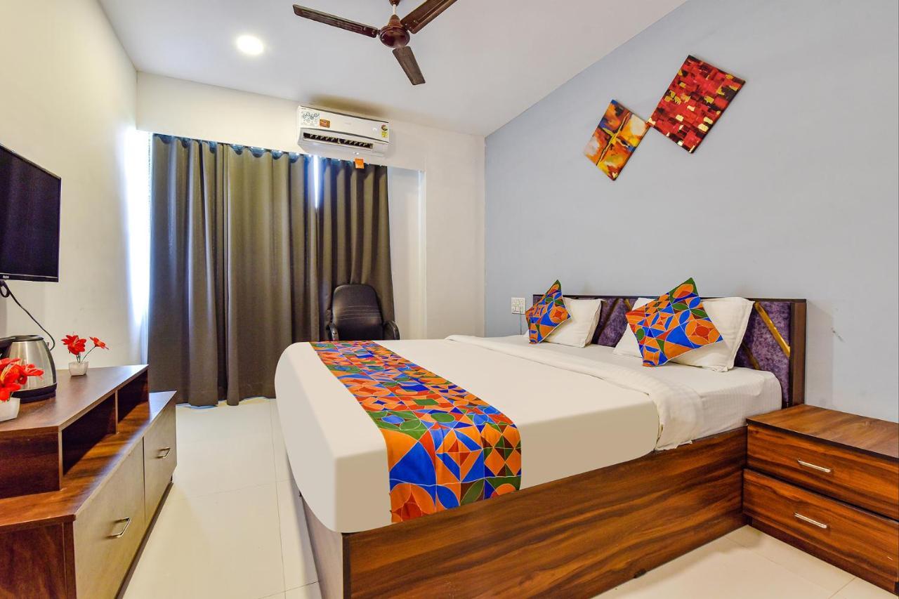 Fabhotel Code สุรัต ภายนอก รูปภาพ